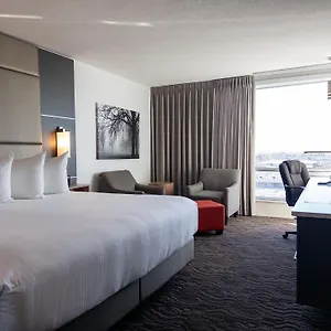 Hotel Carriage House And Conference Centre, YYC